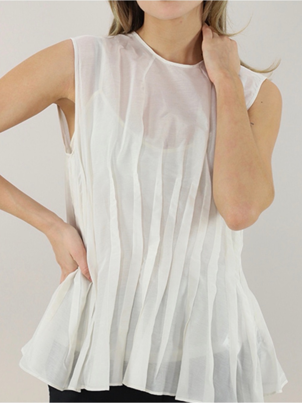 Women’s White Pleated Sleeveless Top - Classic, Lightweight